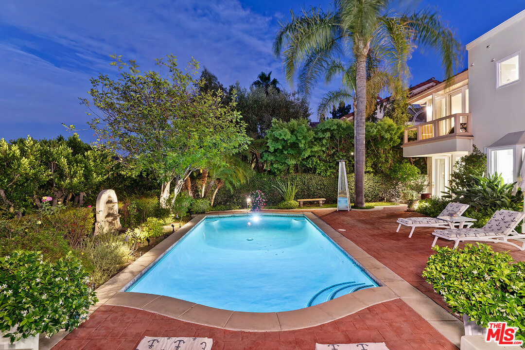 12607 Promontory Road Los Angeles, CA 90049 - Photo 6 of 44