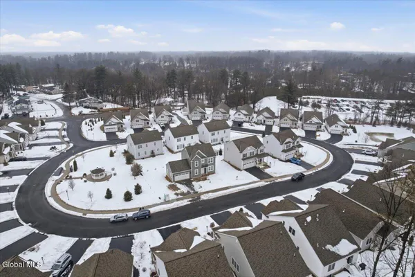 $588,000 | 32 Bradley Circle, Halfmoon, NY 12065