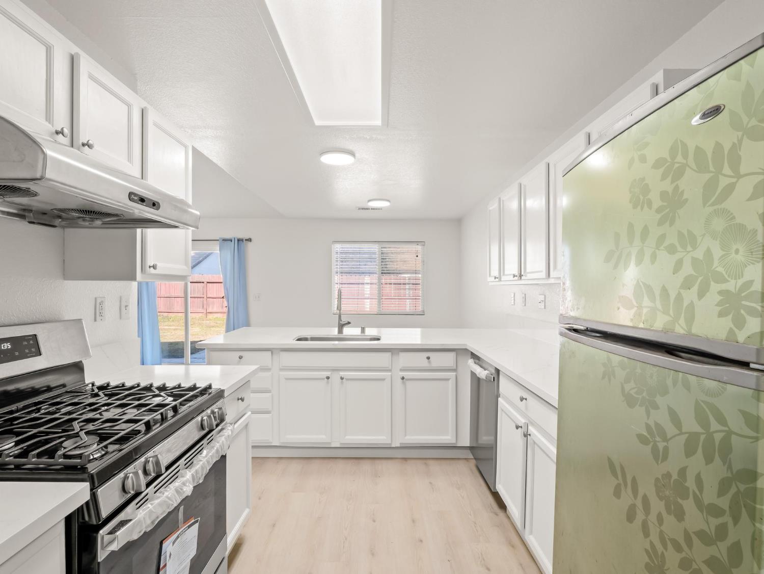 4068 West Weldon Avenue Fresno, CA 93722 - Photo 11 of 33