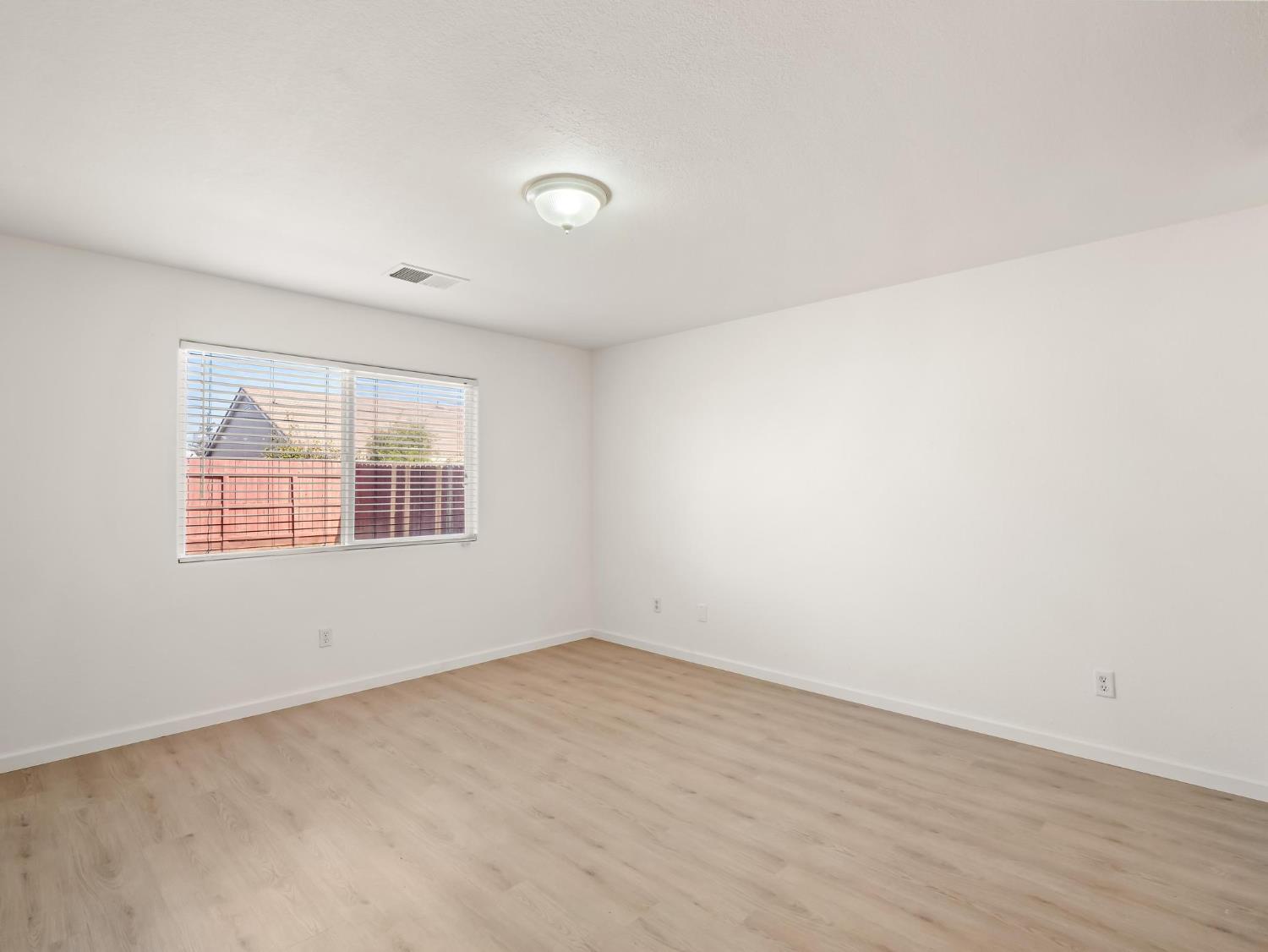4068 West Weldon Avenue Fresno, CA 93722 - Photo 16 of 33