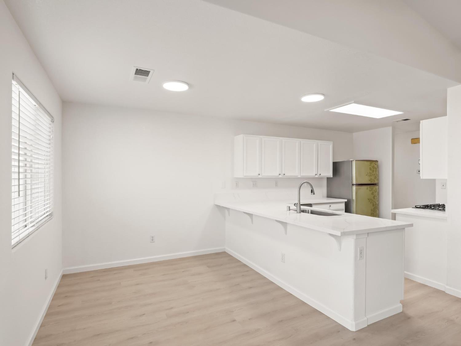 4068 West Weldon Avenue Fresno, CA 93722 - Photo 5 of 33