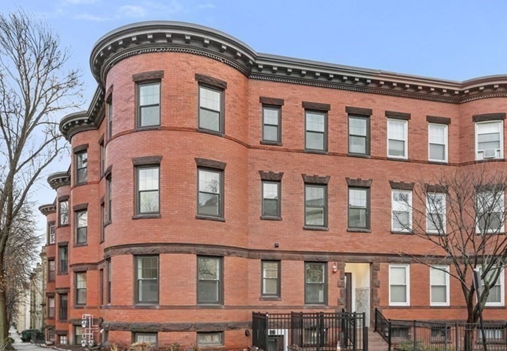 65 Pleasant Street, Unit 1 Brookline, MA 02446 - Photo 5 of 9