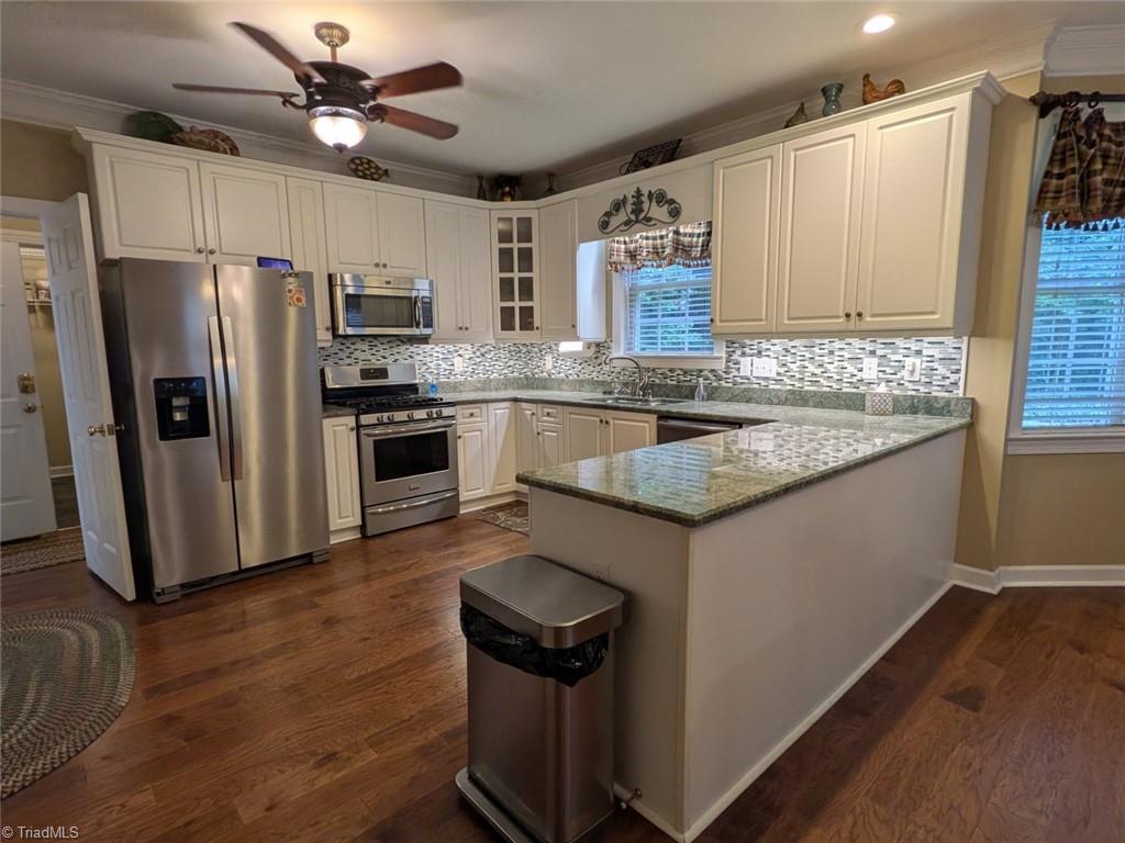 1702 Lakeland Point High Point, NC 27265 - Photo 11 of 50