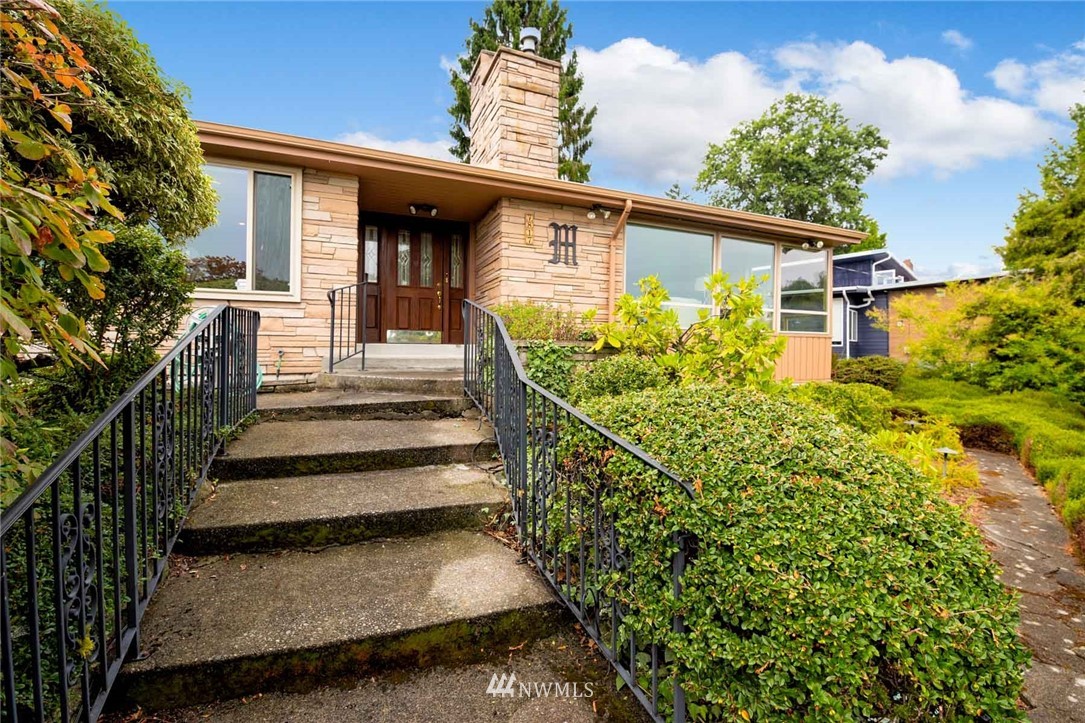 7817 South Sunnycrest Road Seattle, WA 98178 - Photo 2 of 38