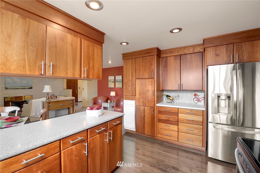 7817 South Sunnycrest Road Seattle, WA 98178 - Photo 11 of 38
