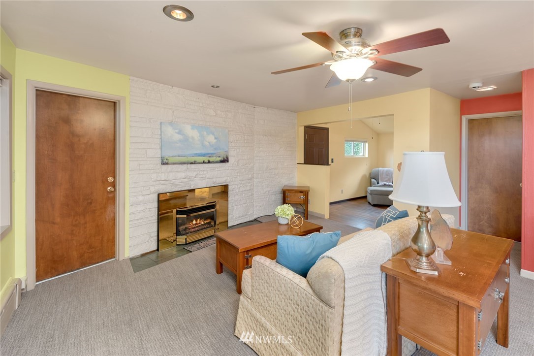 7817 South Sunnycrest Road Seattle, WA 98178 - Photo 13 of 38