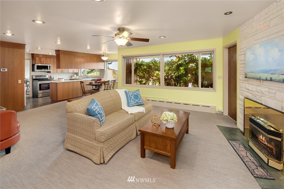 7817 South Sunnycrest Road Seattle, WA 98178 - Photo 14 of 38