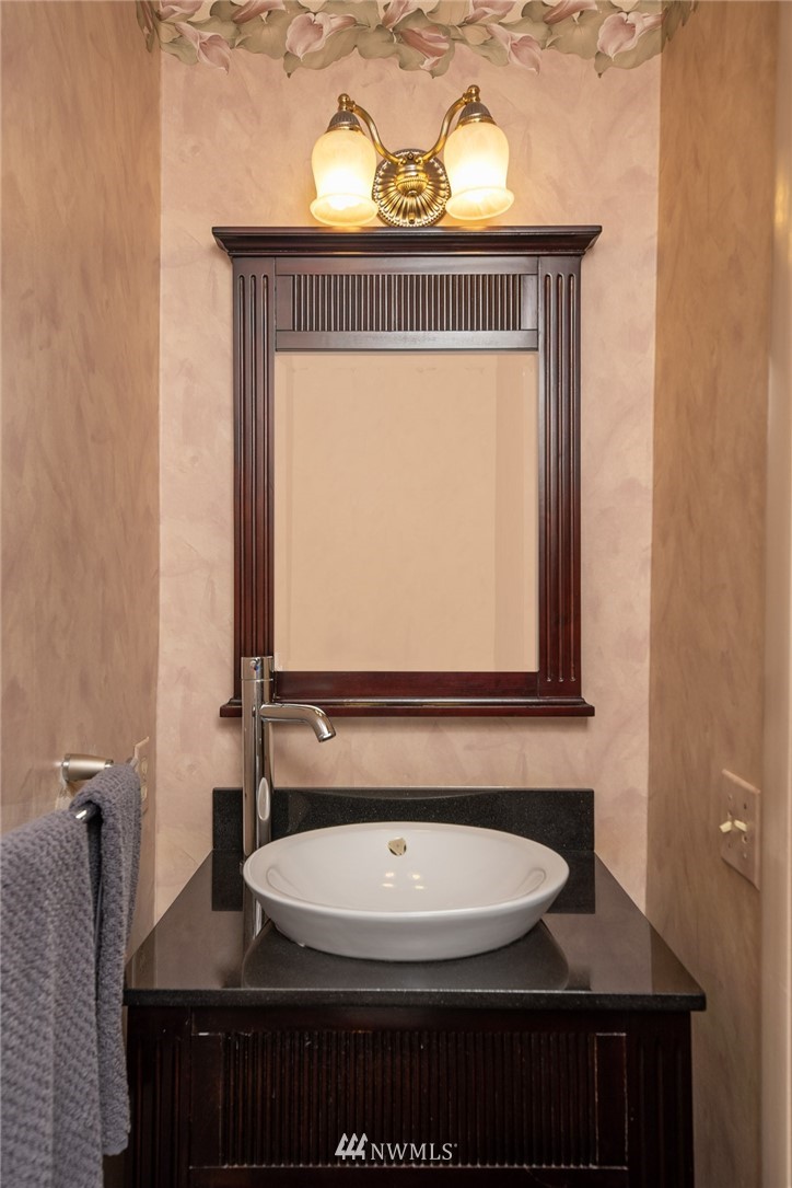 7817 South Sunnycrest Road Seattle, WA 98178 - Photo 16 of 38