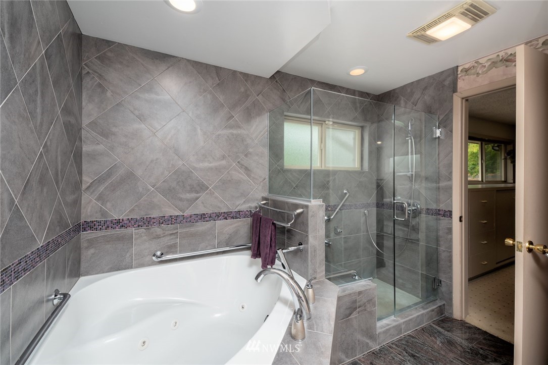 7817 South Sunnycrest Road Seattle, WA 98178 - Photo 20 of 38