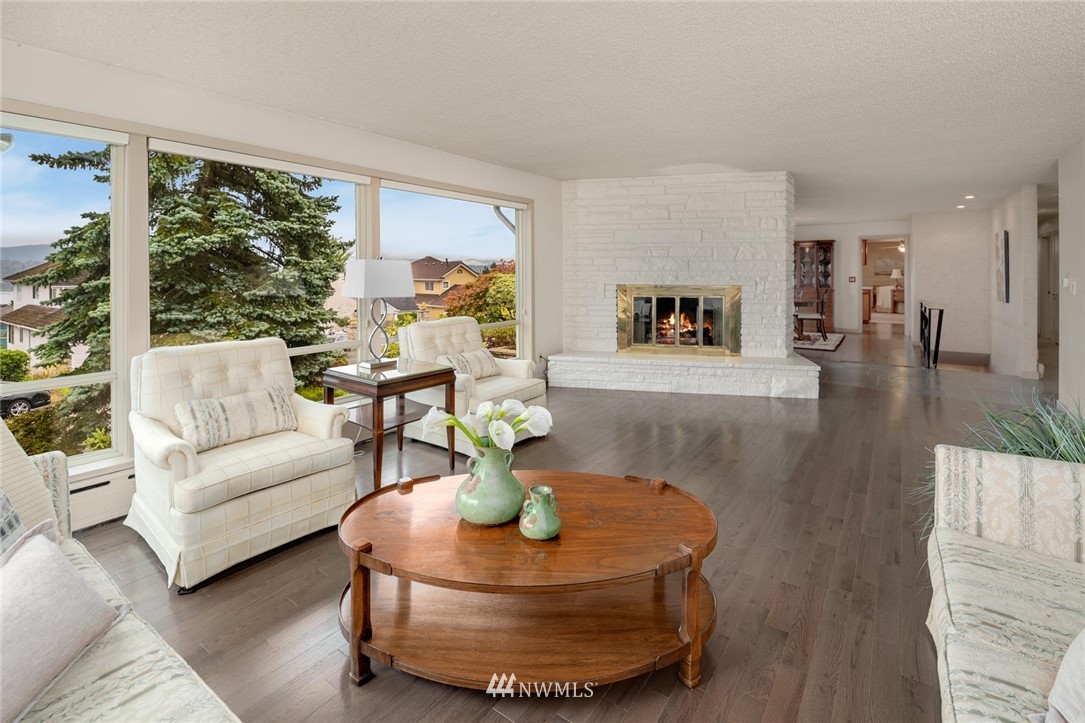 7817 South Sunnycrest Road Seattle, WA 98178 - Photo 4 of 38