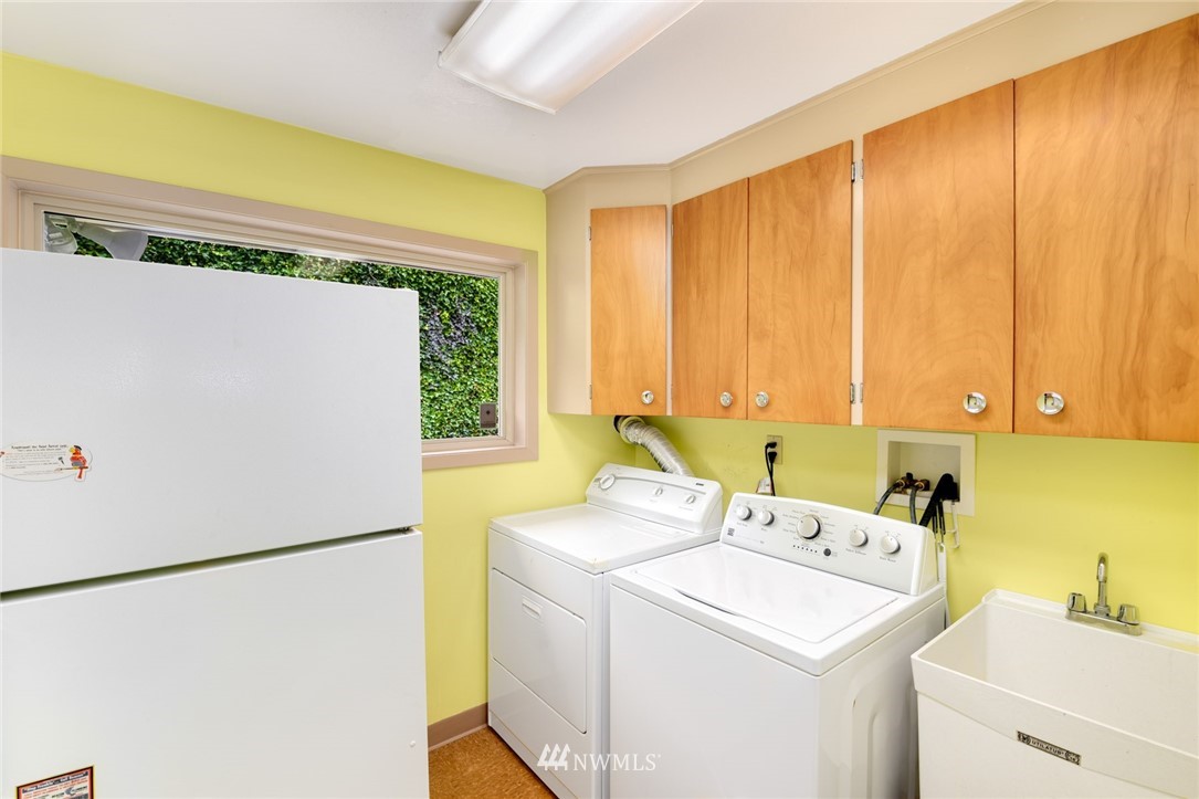 7817 South Sunnycrest Road Seattle, WA 98178 - Photo 33 of 38