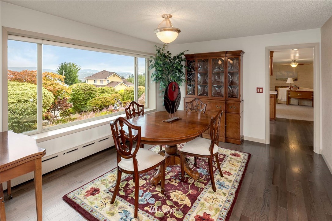 7817 South Sunnycrest Road Seattle, WA 98178 - Photo 7 of 38