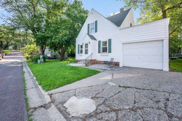 $109,900 | 1365 Oak Beach Drive, Fairmont, MN 56031