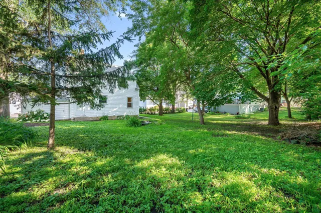 $109,900 | 1365 Oak Beach Drive, Fairmont, MN 56031