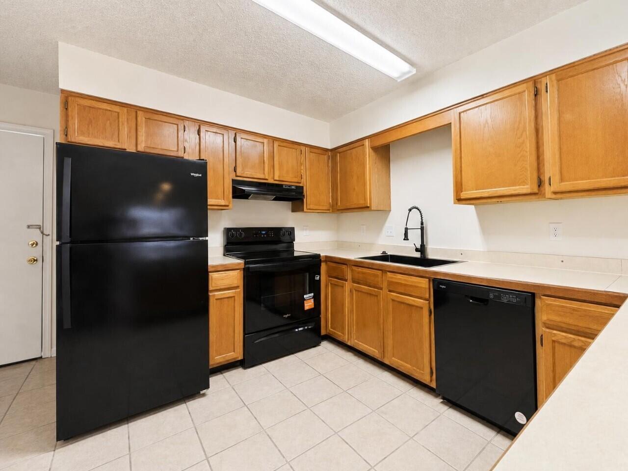 125 Wellington Road Fort Walton Beach, FL 32547 - Photo 6 of 12 05-interior_kitchen_1 (2)