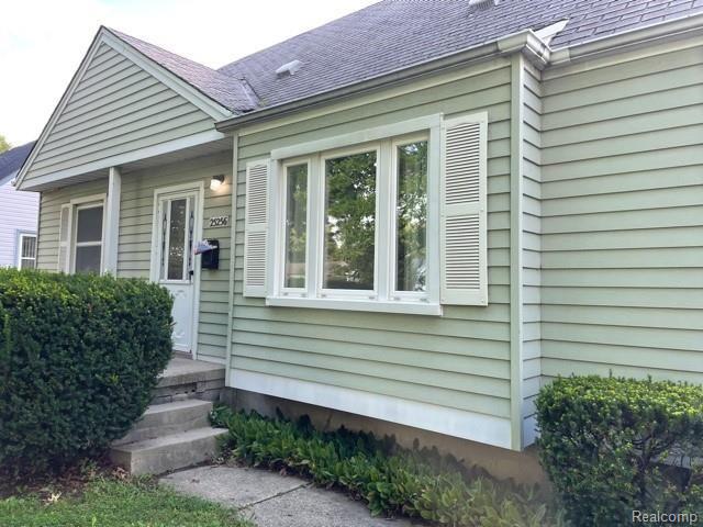 25256 Hayes Road Roseville, MI 48066 - Photo 2 of 18