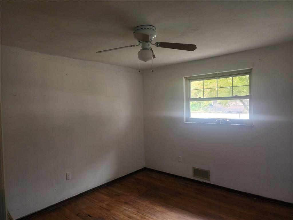 5014 3rd Street McKeesport, PA 15132 - Photo 21 of 28 an empty room with a window