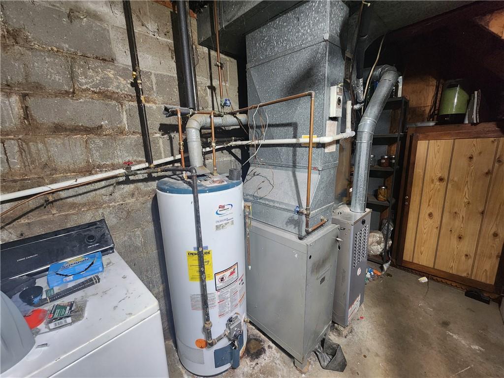 5014 3rd Street McKeesport, PA 15132 - Photo 28 of 28 a utility room with dryer and washer