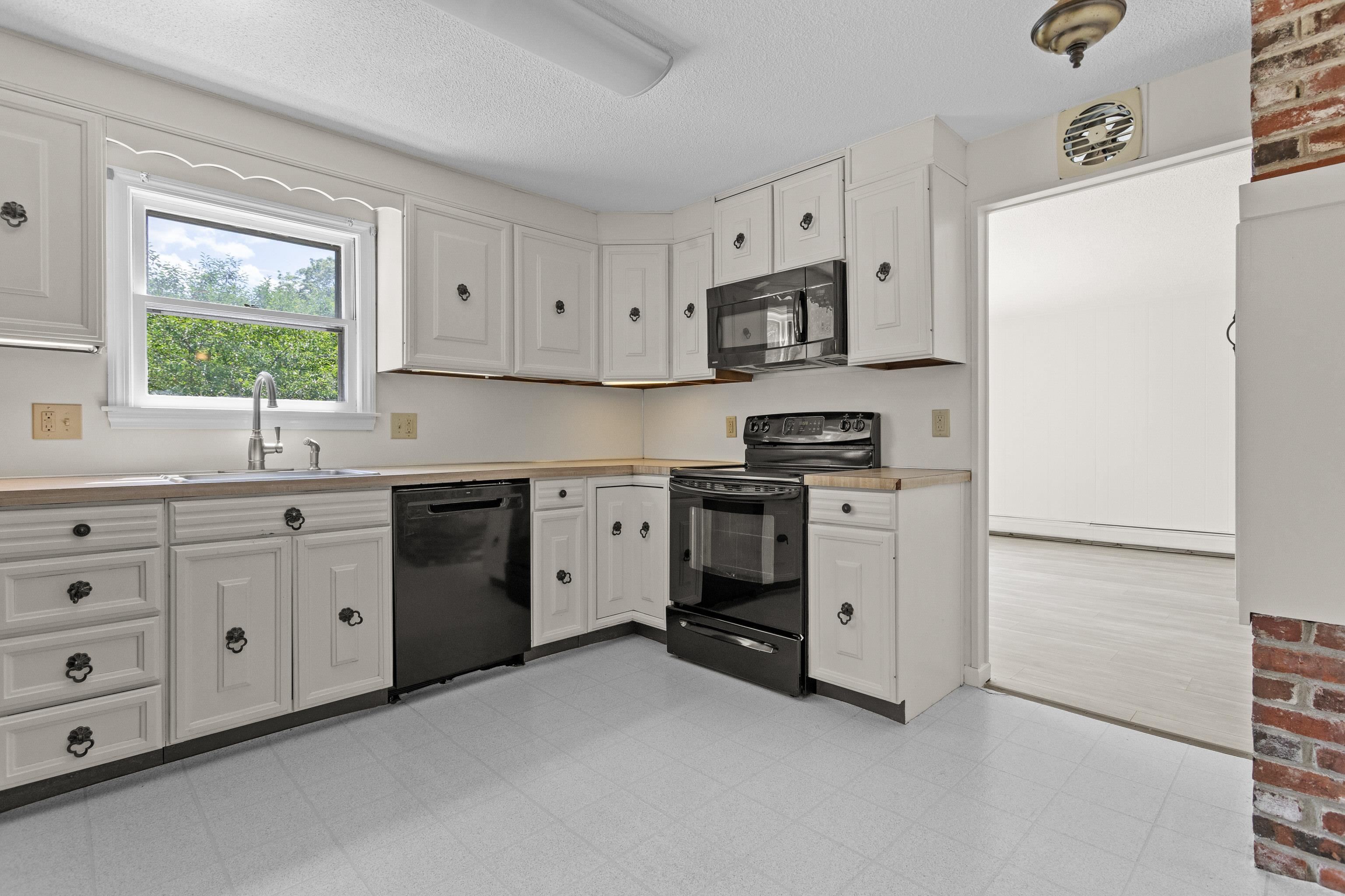 10 Colonial Circle Hampton, NH 03842 - Photo 7 of 58