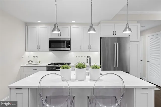 $599,900 | 4915 Hampden Lane, Unit 109, Bethesda, MD 20814