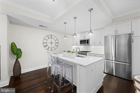 $555,000 | 4915 Hampden Lane, Unit 109, Bethesda, MD 20814