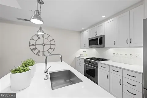 $555,000 | 4915 Hampden Lane, Unit 109, Bethesda, MD 20814