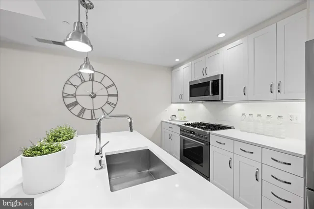 $599,900 | 4915 Hampden Lane, Unit 109, Bethesda, MD 20814