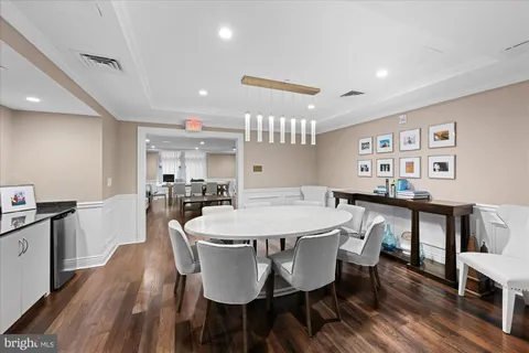 $555,000 | 4915 Hampden Lane, Unit 109, Bethesda, MD 20814