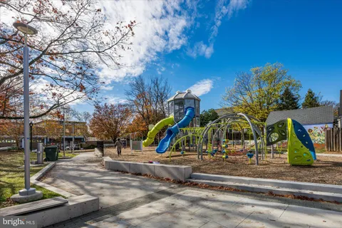 $599,900 | 4915 Hampden Lane, Unit 109, Bethesda, MD 20814