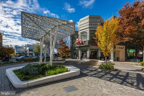 $555,000 | 4915 Hampden Lane, Unit 109, Bethesda, MD 20814