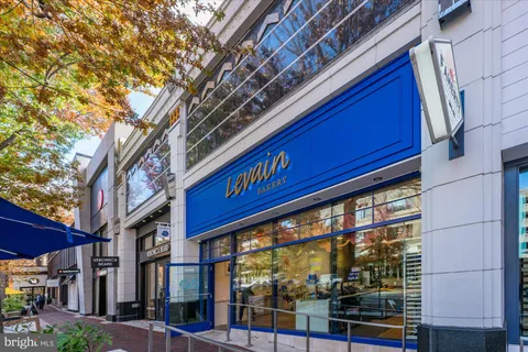 $555,000 | 4915 Hampden Lane, Unit 109, Bethesda, MD 20814