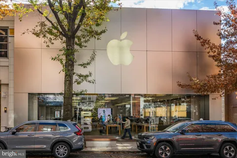 $555,000 | 4915 Hampden Lane, Unit 109, Bethesda, MD 20814