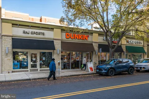 $599,900 | 4915 Hampden Lane, Unit 109, Bethesda, MD 20814