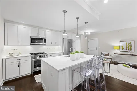 $555,000 | 4915 Hampden Lane, Unit 109, Bethesda, MD 20814