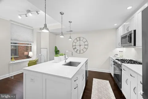 $555,000 | 4915 Hampden Lane, Unit 109, Bethesda, MD 20814