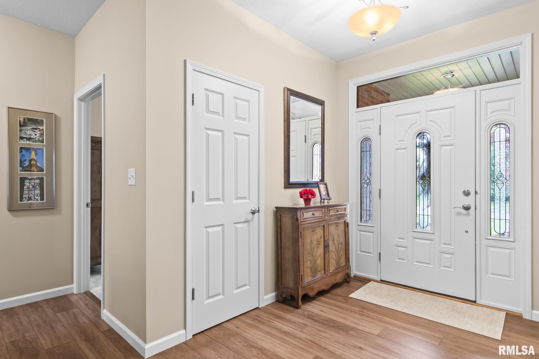 2503 Interlacken Drive Springfield, IL 62704 - Photo 3 of 36
