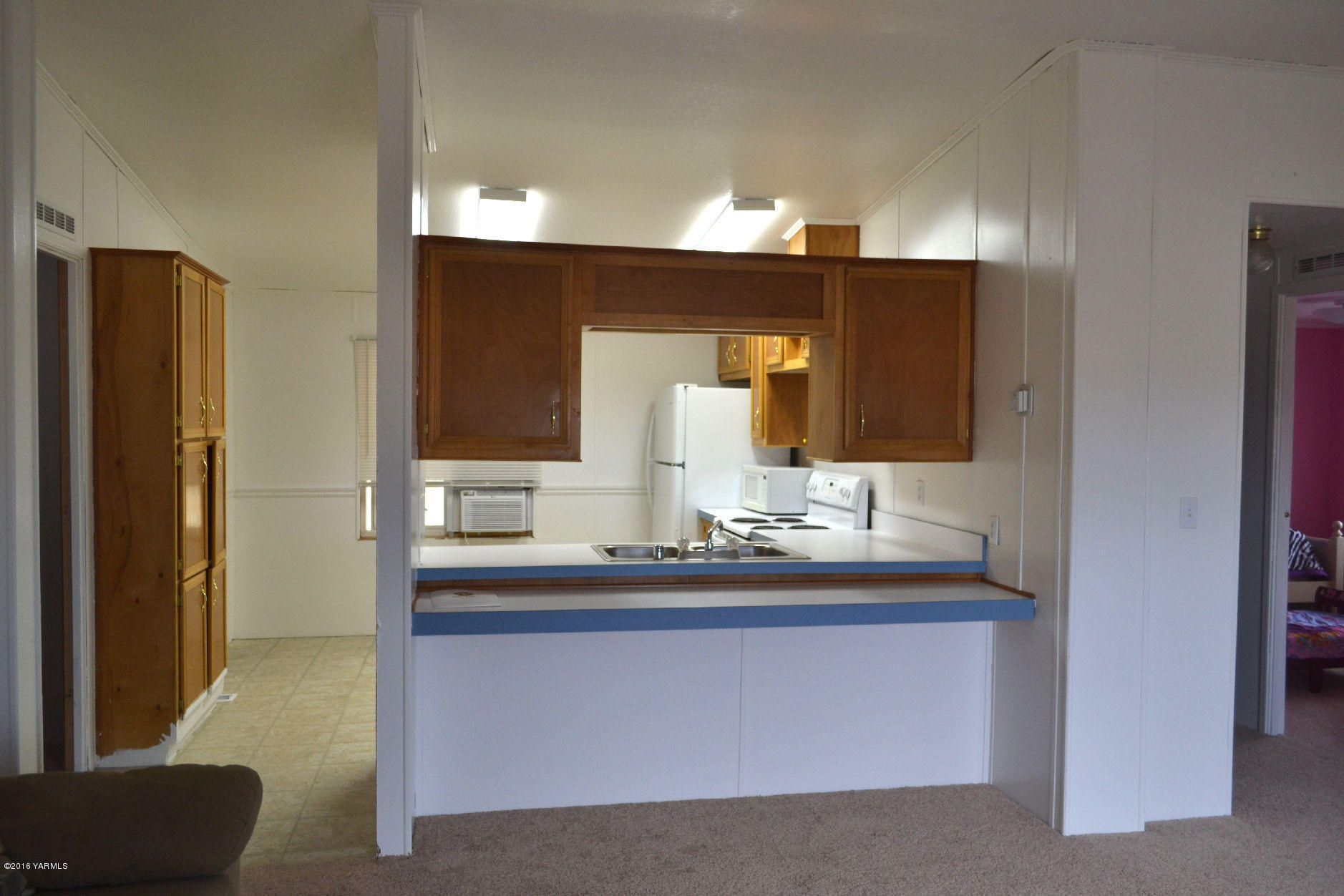 307 Prairie Road Moxee, WA 98936 - Photo 2 of 9 a bathroom with a sink and a mirror