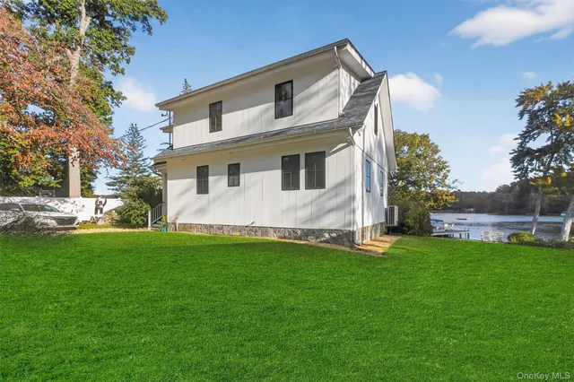 a view of a back yard of the house