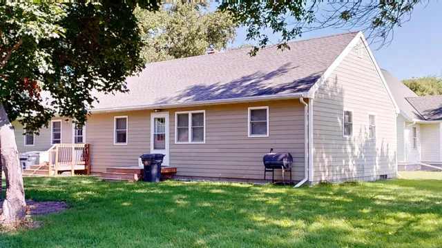 $888 | 208 Oregon Avenue, Unit 1, Kerkhoven, MN 56252