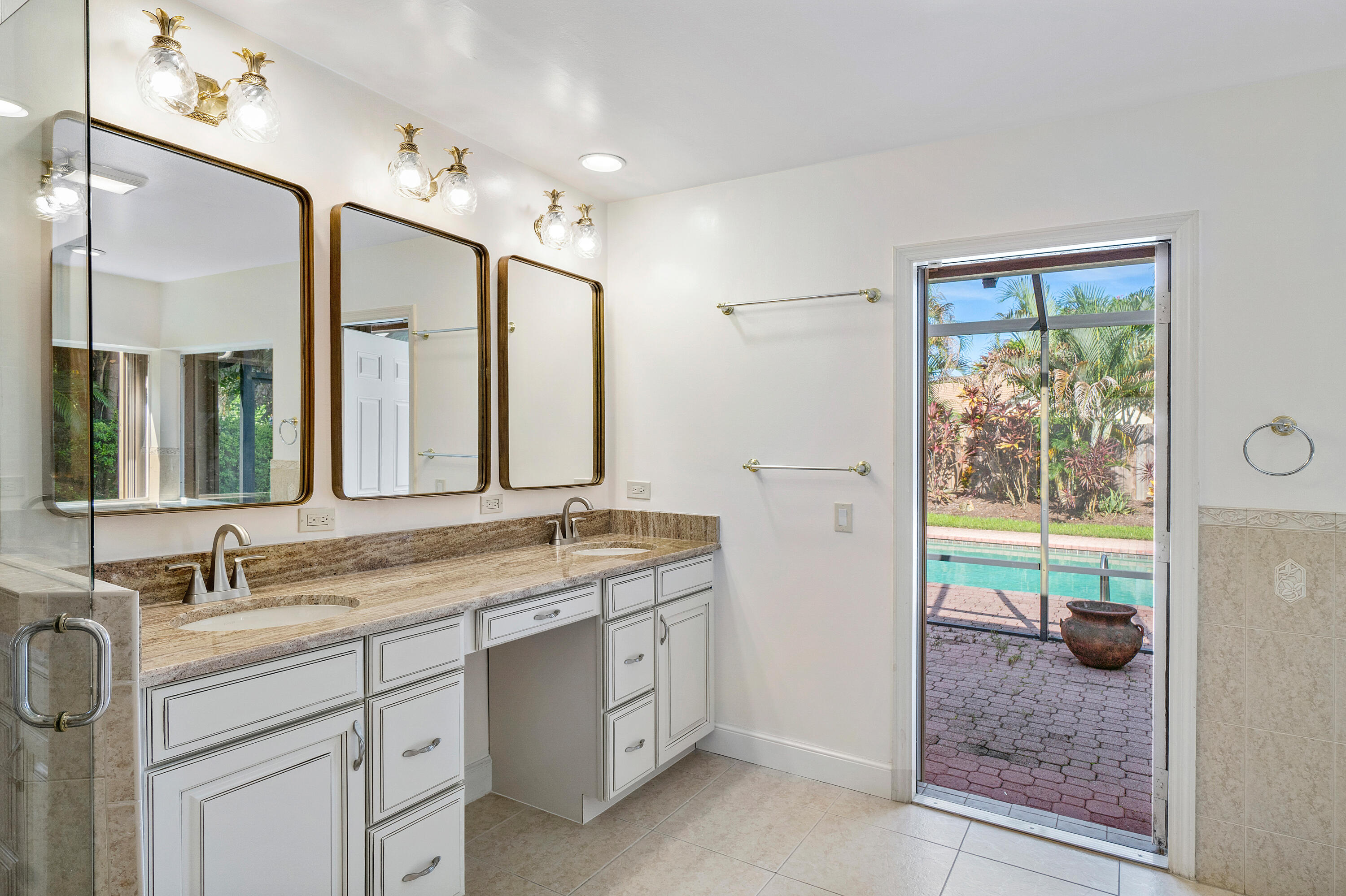 2305 Rabbit Hollowe Circle Delray Beach, FL 33445 - Photo 16 of 47 Owner's En Suite