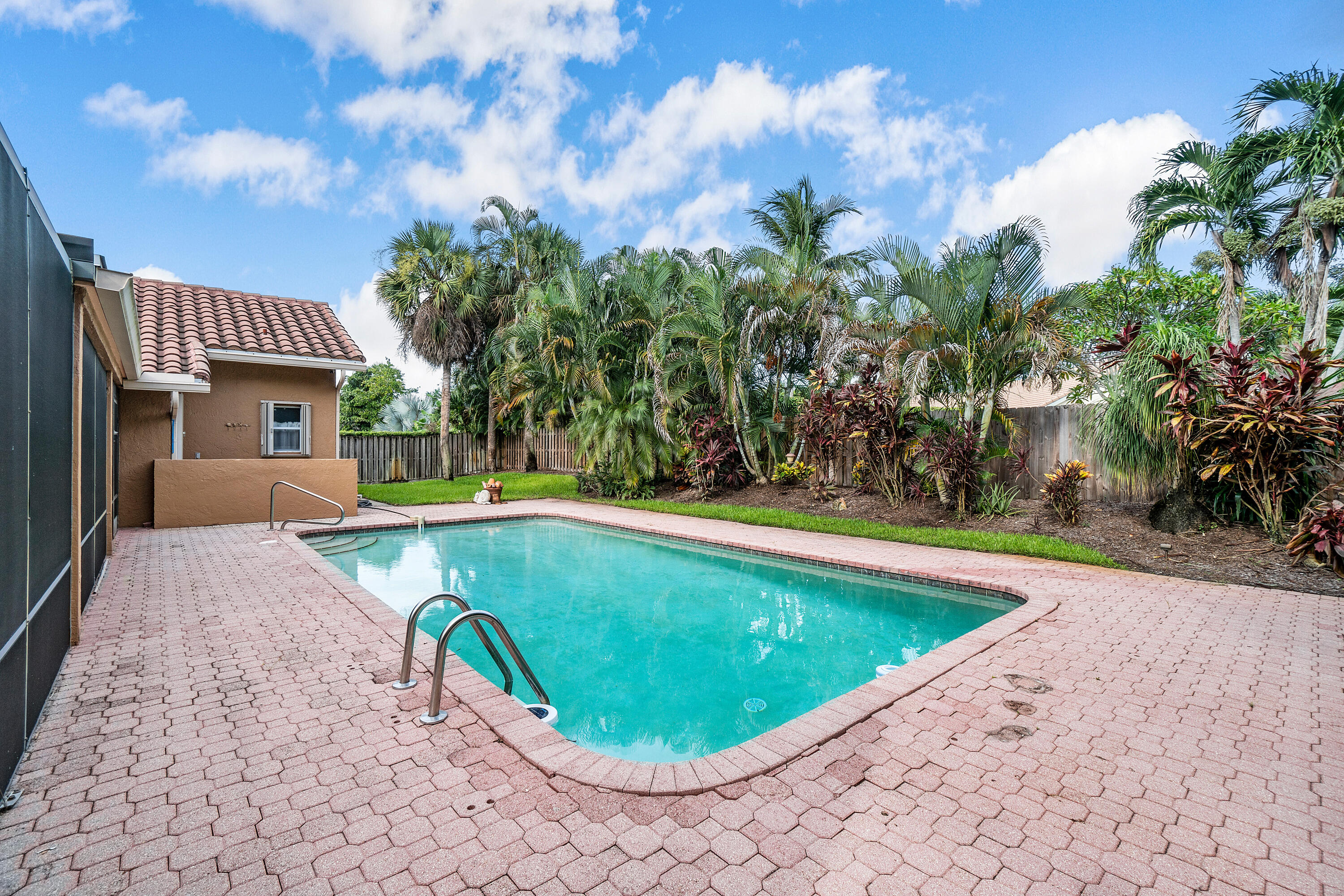 2305 Rabbit Hollowe Circle Delray Beach, FL 33445 - Photo 26 of 47 Private Pool
