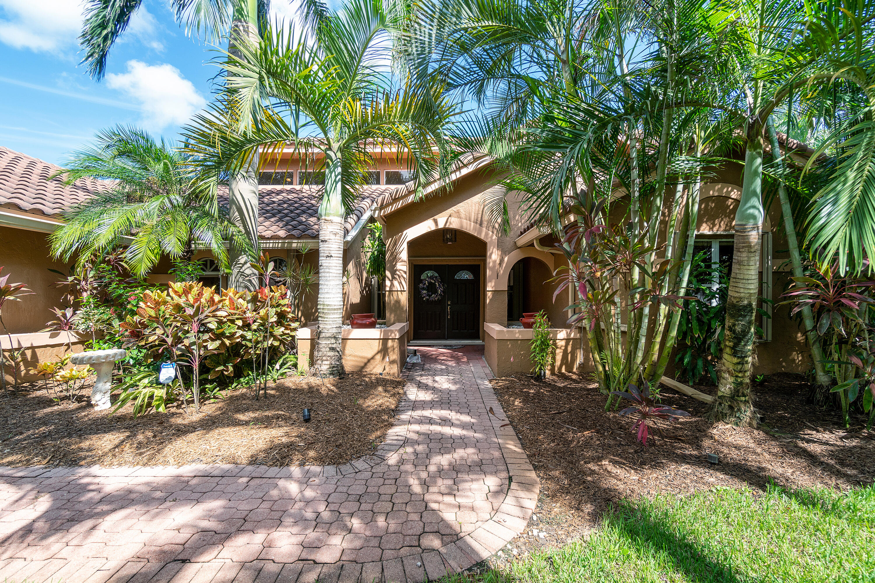 2305 Rabbit Hollowe Circle Delray Beach, FL 33445 - Photo 30 of 47 Exterior Front Entry