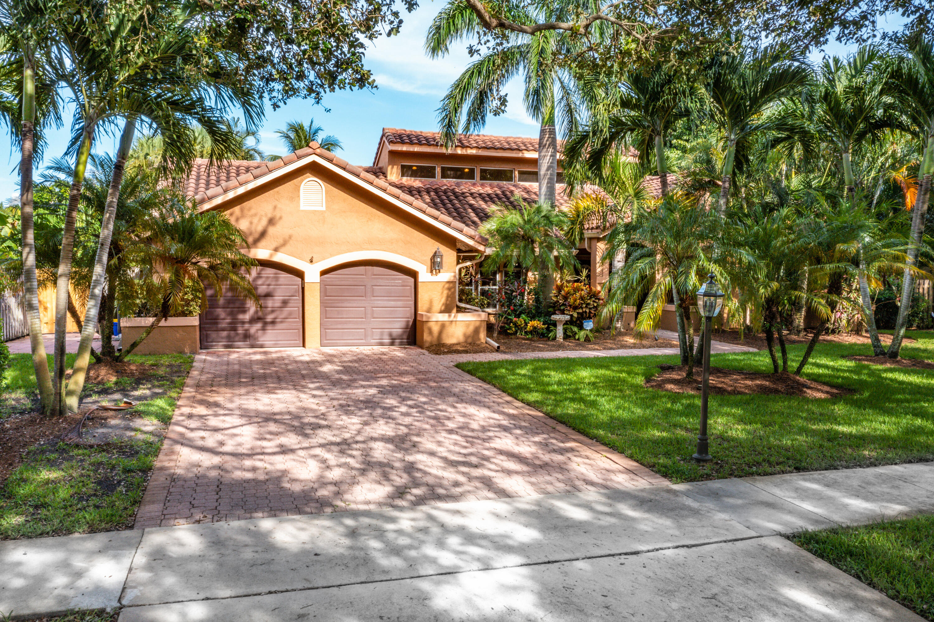 2305 Rabbit Hollowe Circle Delray Beach, FL 33445 - Photo 31 of 47 Front Exterior