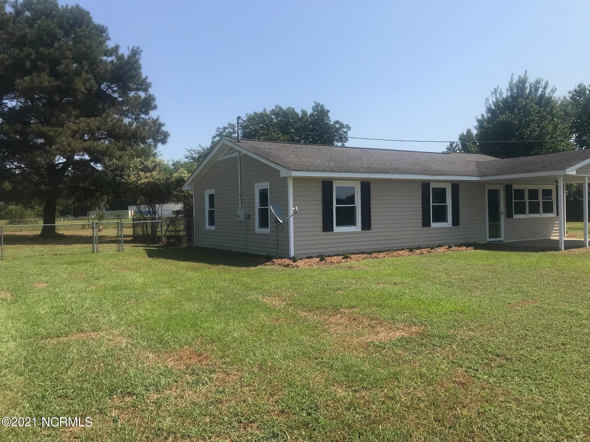 202 West Hanrahan Road Ayden, NC 28513 - Photo 5 of 28 IMG_6270