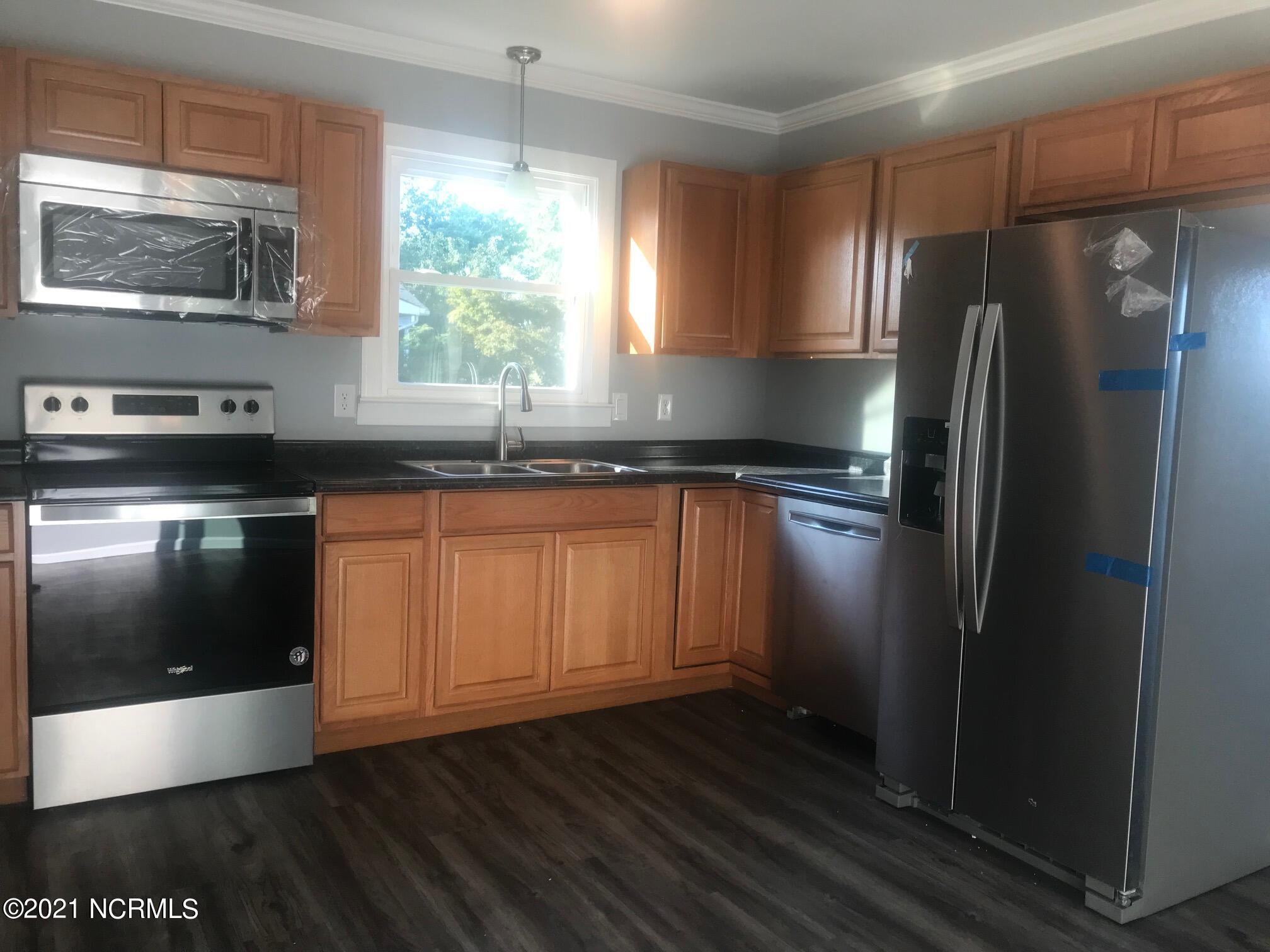202 West Hanrahan Road Ayden, NC 28513 - Photo 9 of 28 kitchen