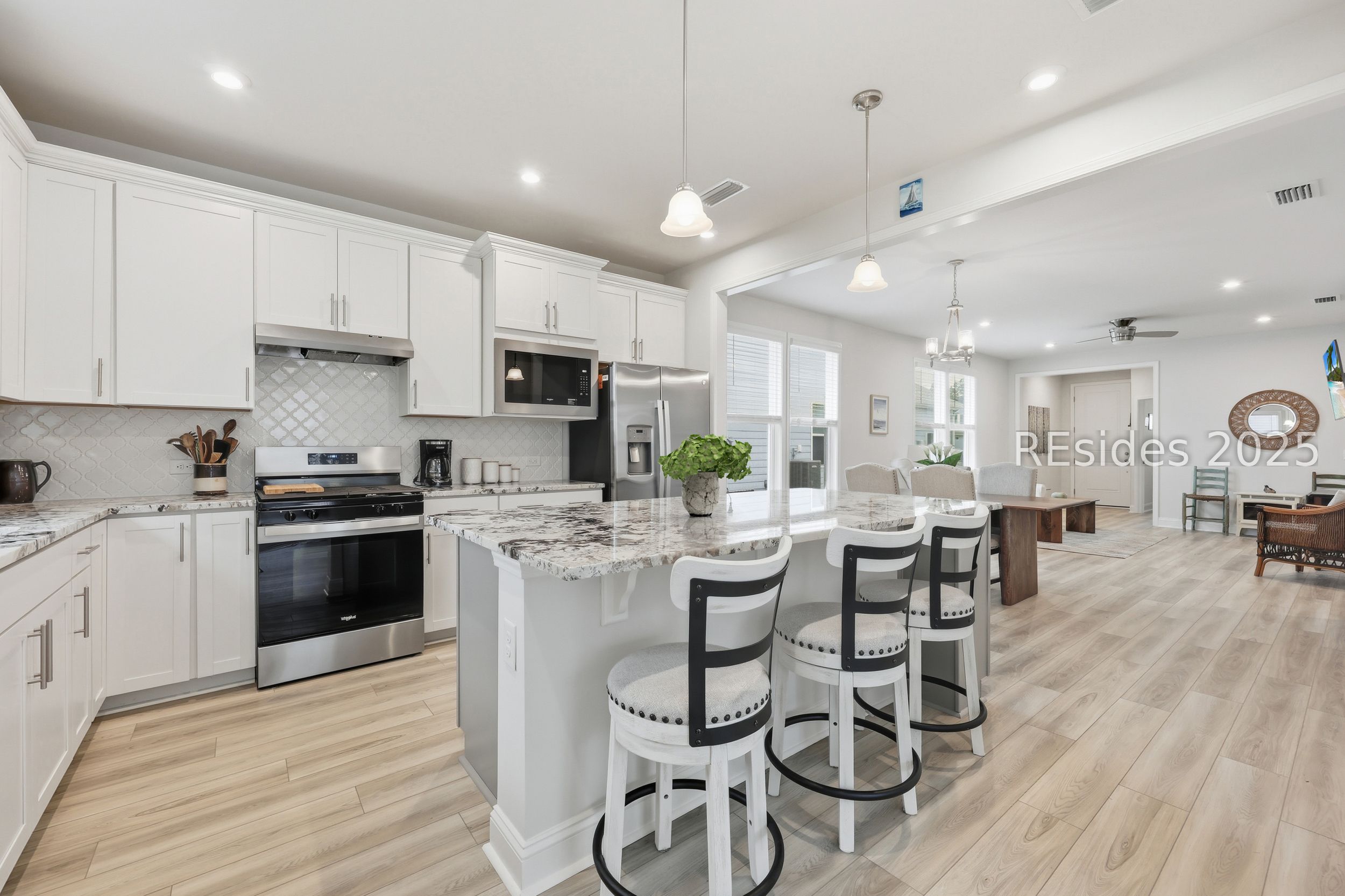 814 Aurora Way Hardeeville, SC 29936 - Photo 3 of 35 Large Granite Center Isle