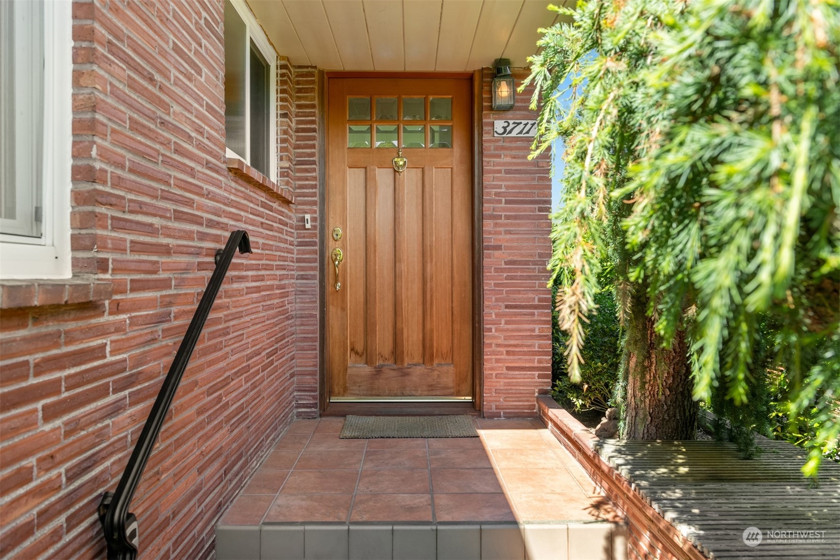 3711 55th Avenue Southwest Seattle, WA 98116 - Photo 4 of 33 a view of a pathway with a house