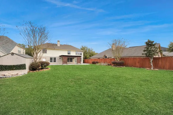a view of a back yard of the house