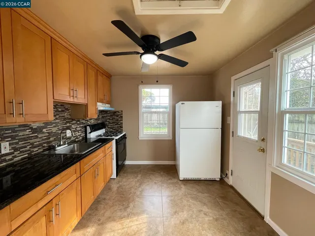 $2,000 | 25 Baldwin Street, Vallejo, CA 94590