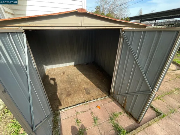 a view of yard with entertaining space